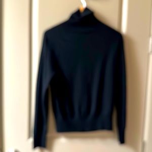 Banana Republic - Turtle Neck Sweater - Black - perfect condition - Lrg & Med